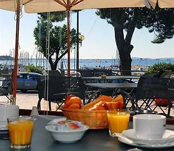 Le Richiardi 2* كاركيران